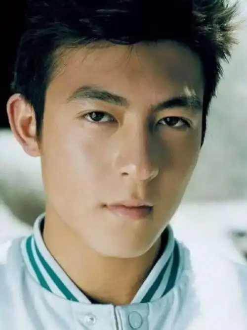 陈冠希已经老得认不出来?法令纹让人老