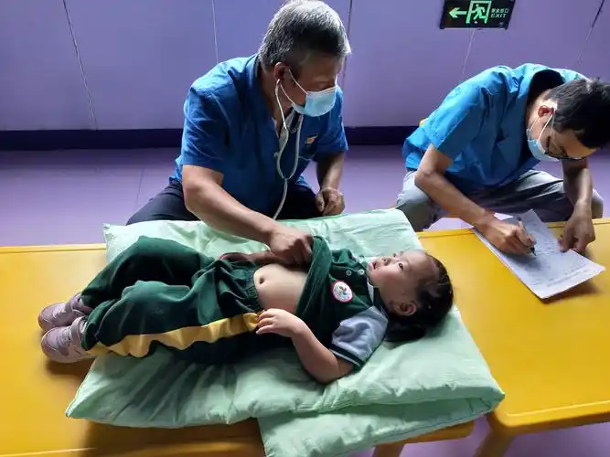 学校及社会的一件大事,一年一度的幼儿健康体检活动,可以及时了解幼儿
