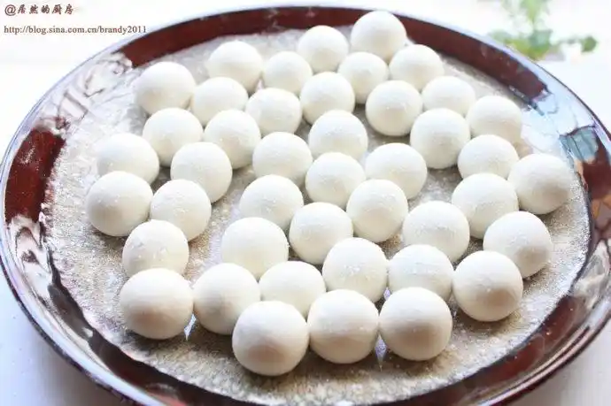 黑芝麻流沙汤圆堪比机器的手工汤圆制作秘诀
