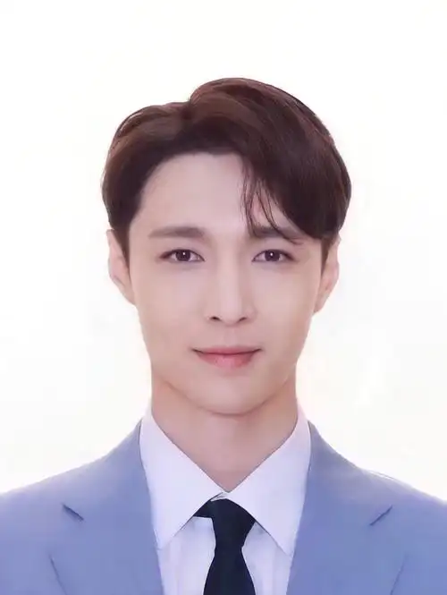 分享张艺兴证件照