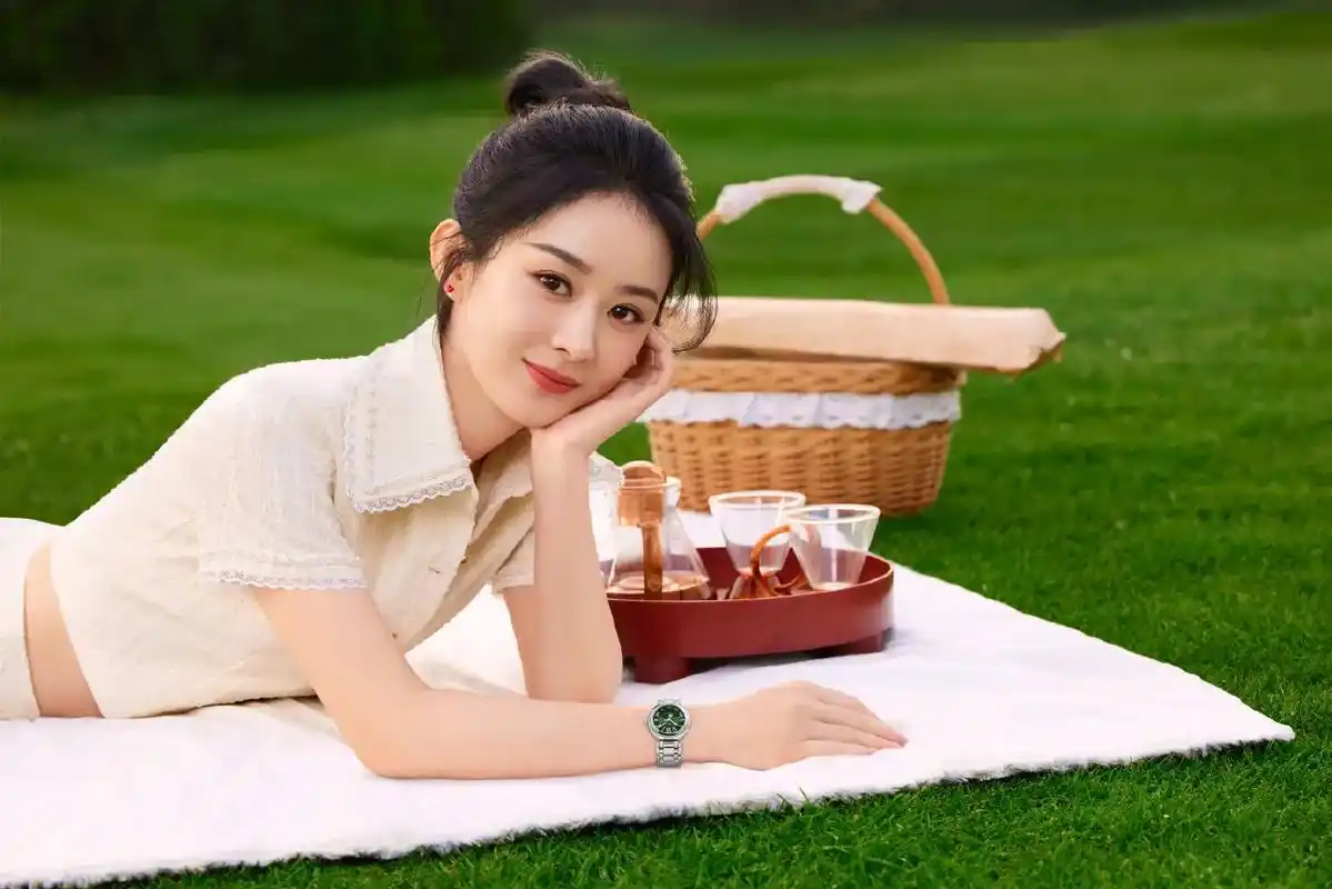 赵丽颖 #这个夏天 有赵丽颖陪你相约一【夏】这组照片我好喜 - 兑音