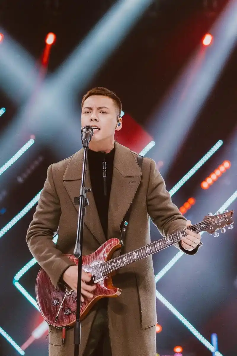 陈伟霆新造型寸头亮相《下一站传奇》"张大佛爷"再次上线