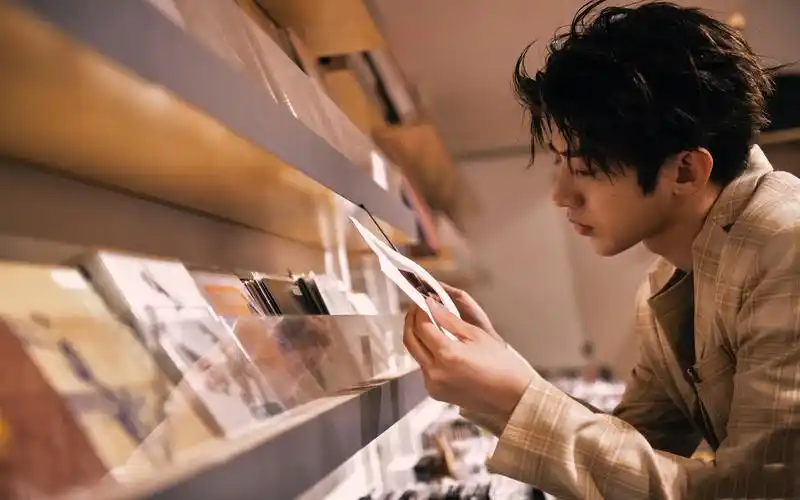 蔡徐坤最新帅气图片桌面壁纸-大陆明星-手机壁纸下载-美桌网