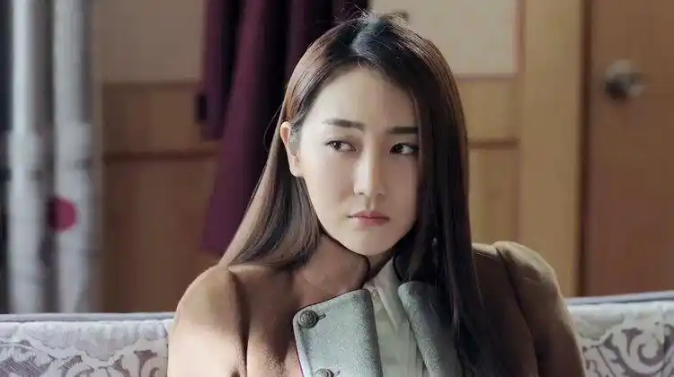 《鸡毛飞上天》杨雪直截了当的告诉骆玉珠她配不上陈江河