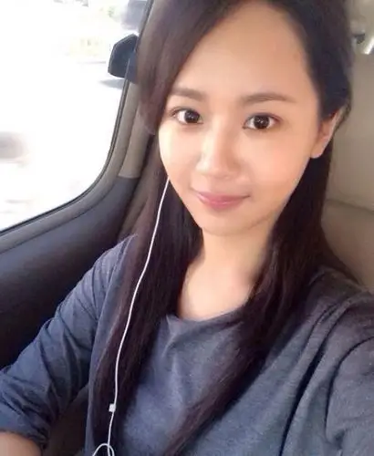 24岁杨紫素颜自拍 网友劝告"千万不要整容"