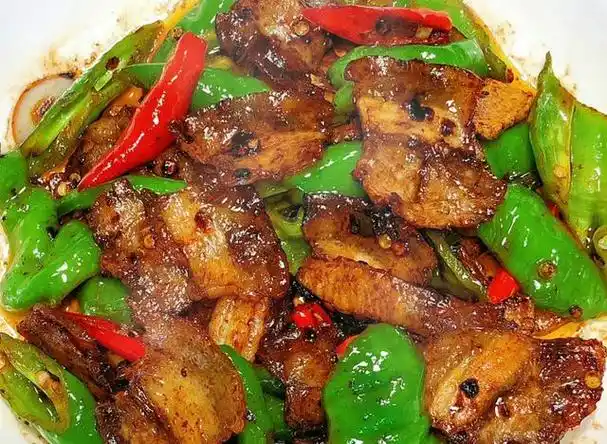 家庭简易版辣椒小炒肉,做法简单,一看就会,嘎嘎下饭!