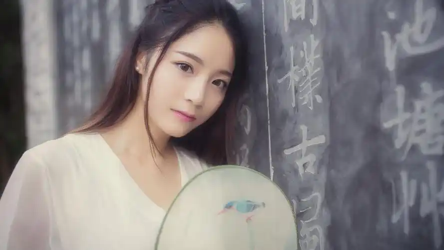 白衣古风美女高清桌面壁纸