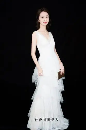 明星白礼服蛋糕宴会礼服年会同款主持时尚春秋礼服