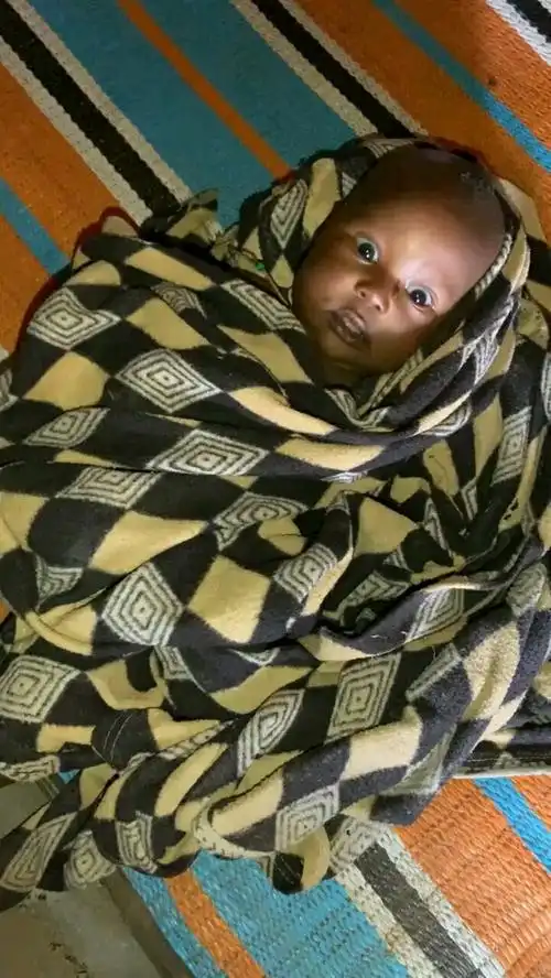 刚出生的小孩,非洲基因好强大