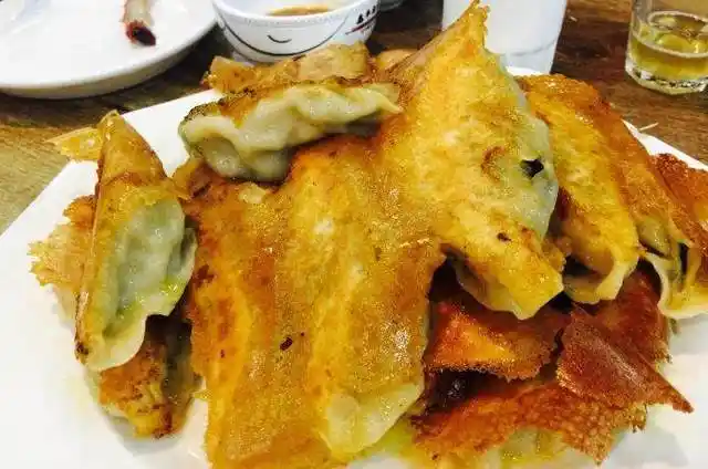 美食行千里,青岛最好吃的驴肉锅贴