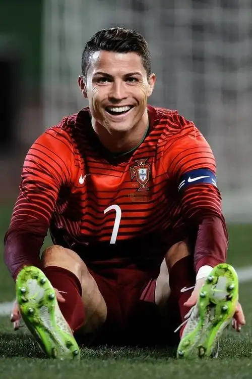 足球明星罗纳尔多图片高清手机壁纸下载