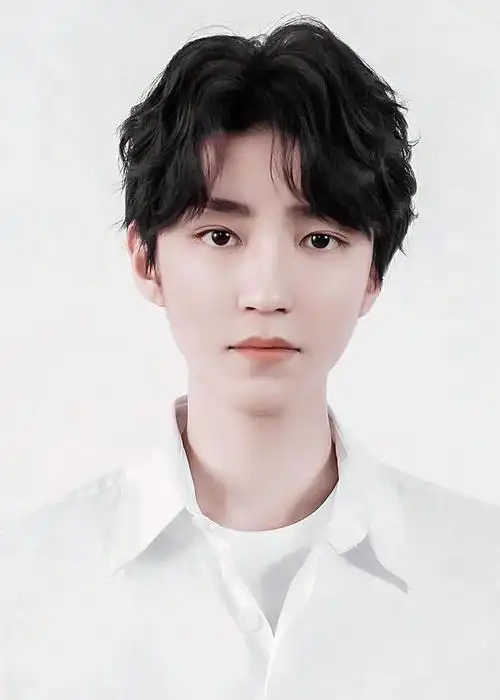 王俊凯帅气证件照来啦 快来收藏起来吧