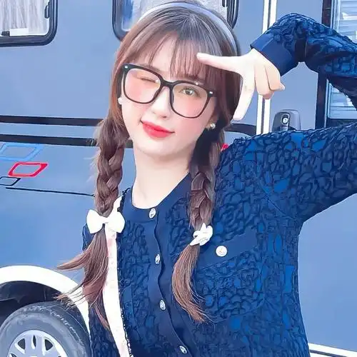 虞书欣头像小石榴们快来