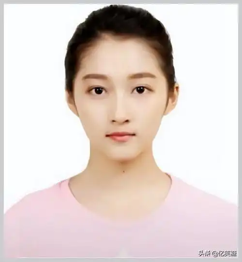 女明星的证件照,杨幂方脸,热巴精致,看到关晓彤:羡慕了.