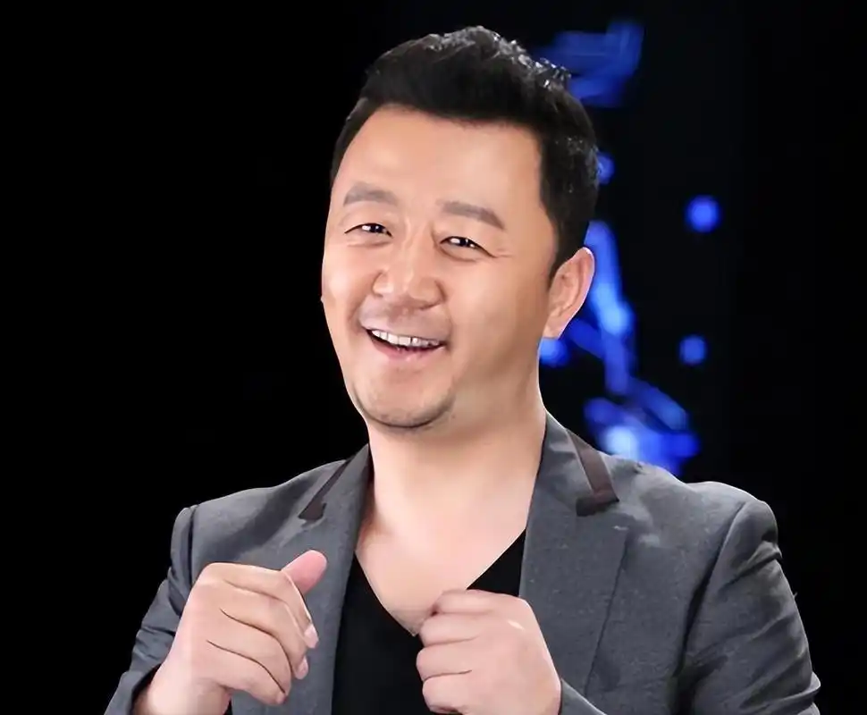 演员郭涛:娶小17岁重庆美女李燃,婚后生一儿一女,幸福美满