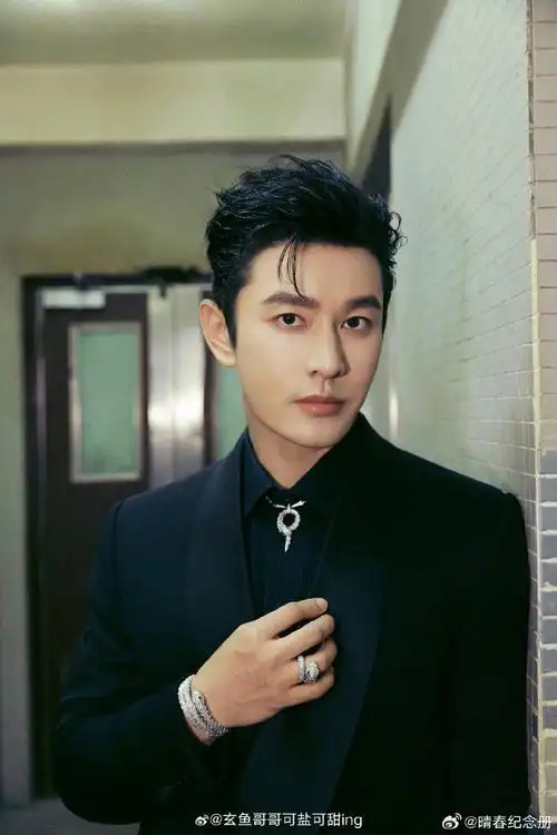 黄晓明两部戏差了50斤,演员黄晓明凭借其精湛的演技荣获金爵奖最佳男