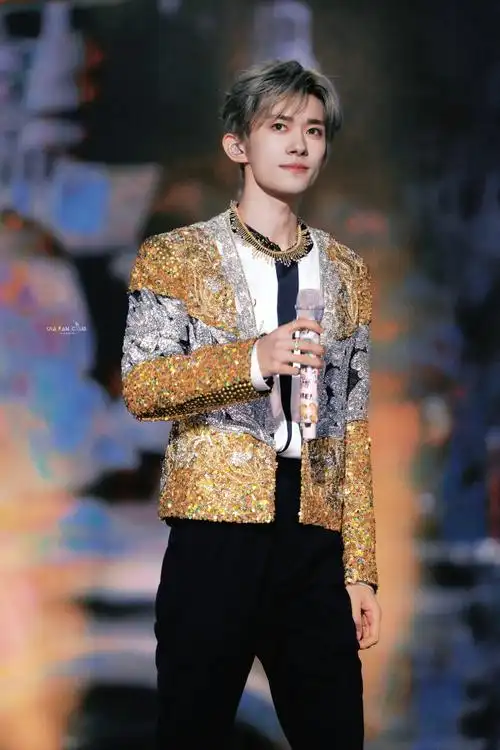 易烊千玺十稔终章皆成序##易烊千玺十周年演唱会单人机位##tfboys暂