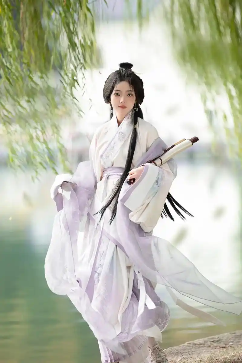 "是全京城最棒的小女娘"#汉服 #赵露思 #嫋嫋 #星汉灿烂 - 抖音