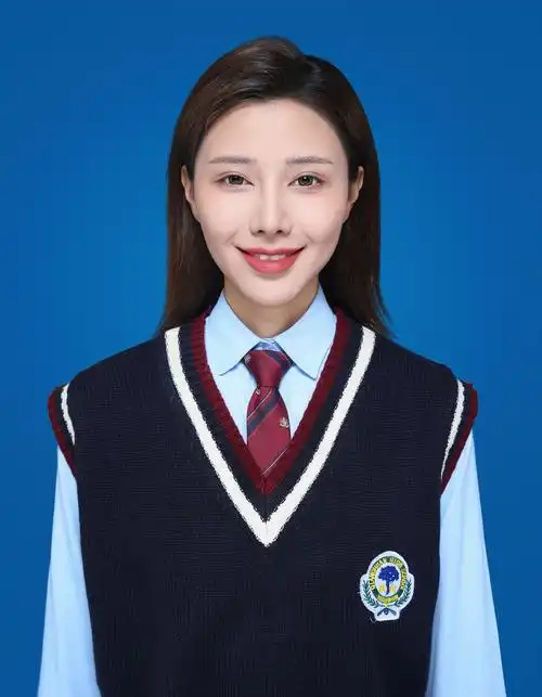 短发女生的正装证件照