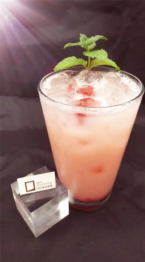 草莓优酪多饮品草莓味乳酸菌饮品欧艺饮品作品