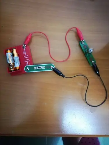 注意:组装时电池的正负极不要装错.