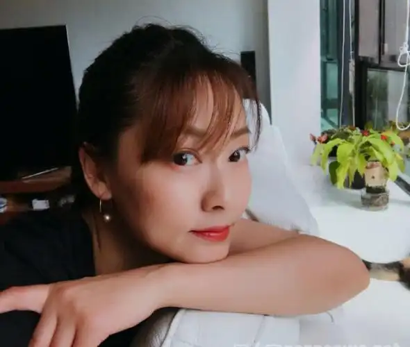 张卫健晒夫妻照力破出轨传闻张卫健张茜太前卫了