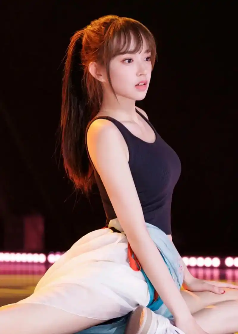 程潇高中生时期练舞的照片,真的又纯又奶,娱乐圈玉女!