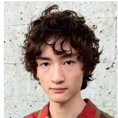 最后一张是最接近波浪发型的.