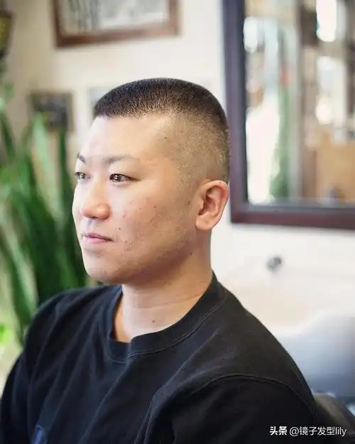 男生"两边铲光"发型过气了吗?理发师建议:这4款剪了就帅!