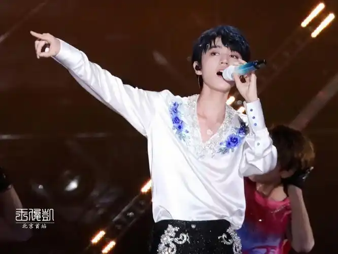 舞台璀璨,蓝海永在!00@tfboys-王俊凯【北首永相随 护凯赢天下】