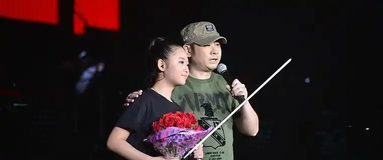 2006年唱2002年的第一场雪的刀郎突然不火了竟是因那英