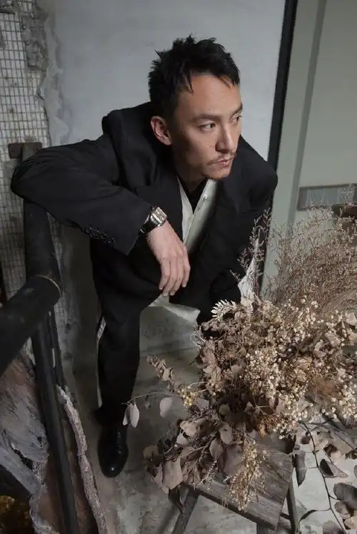 组图:《缉魂》即将上映 主演张震最新写真帅气有型