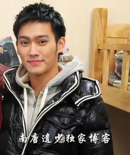 赵雅芝24岁小儿子近照曝光被赞最帅星二代组图