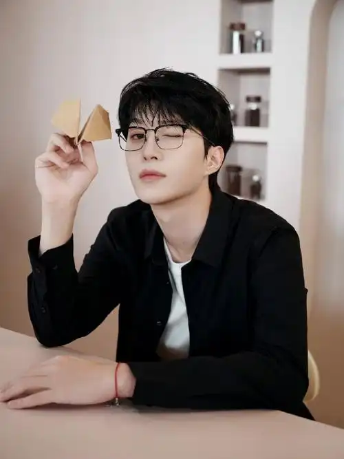 范丞丞帕森眼镜代言人##帕森眼镜