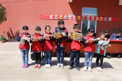 二年级小学生精彩读书剪影