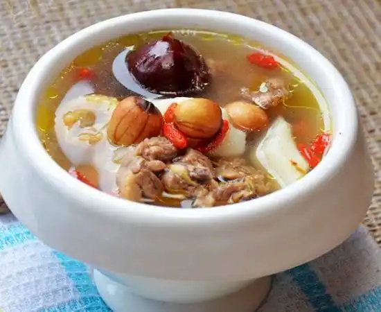 这些适合家庭食用的煲汤食谱在夏季食用的话既美味还补气血