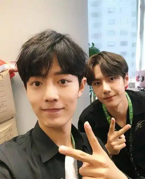 肖战和王一博同框,他们都挺好_性格_耿直_眼神