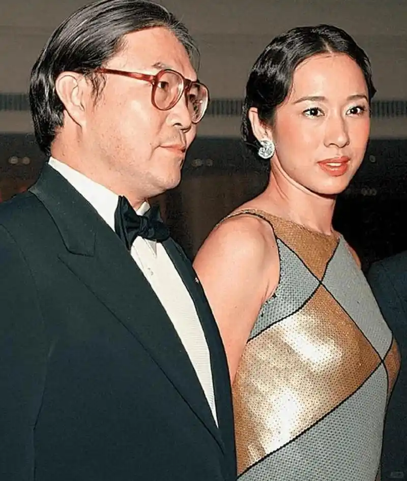 朱玲玲,从霍家净身出户,转身再嫁百亿富豪  1958年9月7日朱玲玲出生于