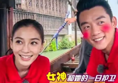 大家只注意baby一直流泪,却忽略了郑恺对baby的举动