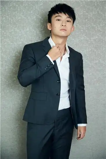 董子健出席金砖国家电影节 展现90后新风采