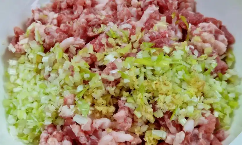 怎么做水饺馅好吃又简单(饺子馅里面加什么调料才香)-第5张图片