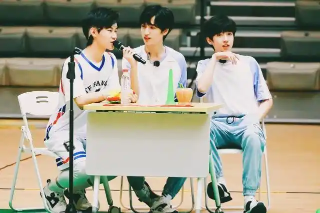 又一波tf家族运动会高清饭拍送达 "时代少年团"拍了拍"篮球"