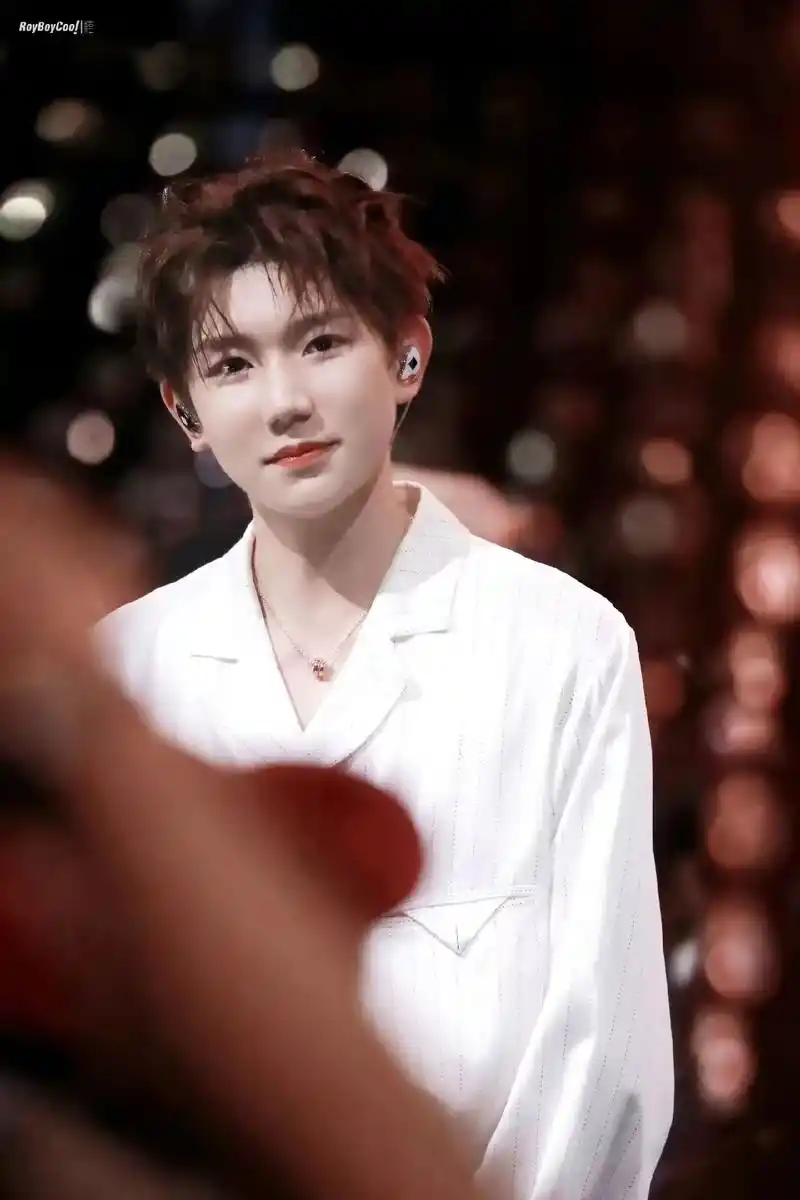 王源#分享照片 #抖音小助手 #王源客厅狂欢  - 抖音