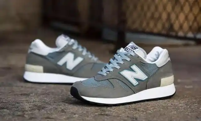 带n字母的鞋子品牌