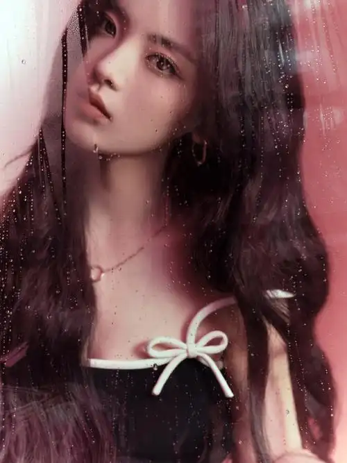 杨超越小黑裙##杨超越湿玻璃大片