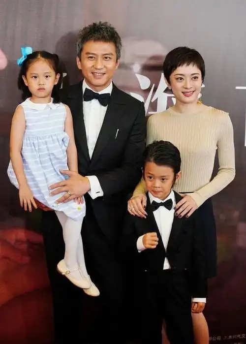 虽然孙俪时常会在社交平台上分享一家人的生活写照,但对于两个孩子的