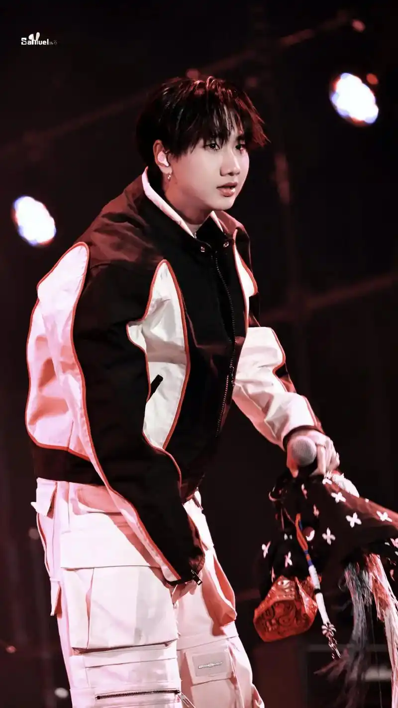 氛围感照片.#汪苏泷 好喜欢这种氛围感的照片,谁懂07.图源 - 抖音