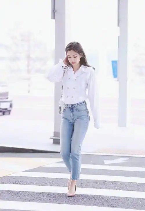 原创26岁jennie绝美私服来袭开衫搭配阔腿裤简约又不失甜美