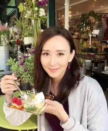 回顾胡静嫁马来西亚富豪丈夫为了不和她分房睡竟割掉扁桃体