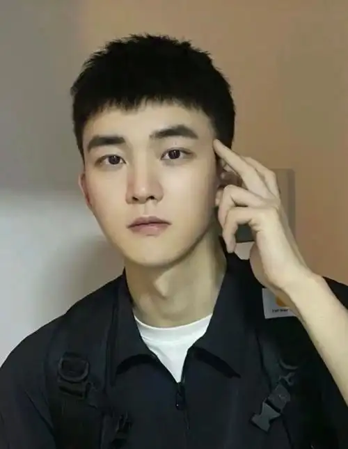 男士不用烫的打理好看有型的发型栗子头